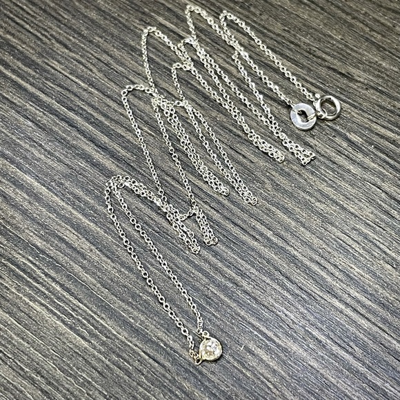 Beautiful Diamond Solitaire Necklace .15CT 20” long in solid 14k White Gold - Picture 2 of 7